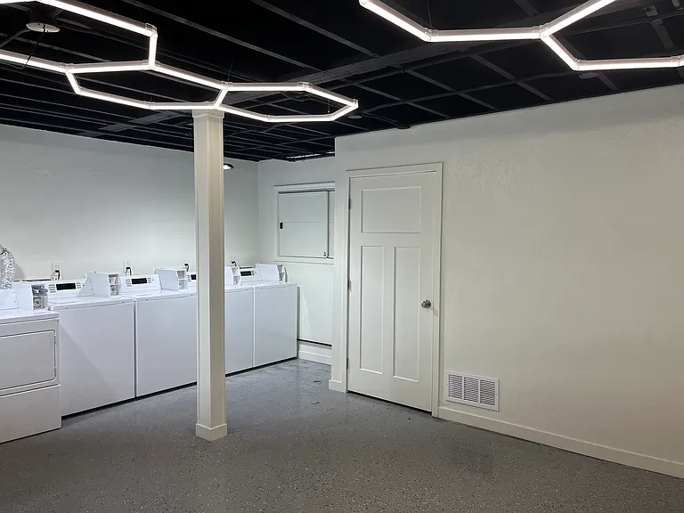 Totally Renovated Studios 2 Blocks To UNM — Photo 25
