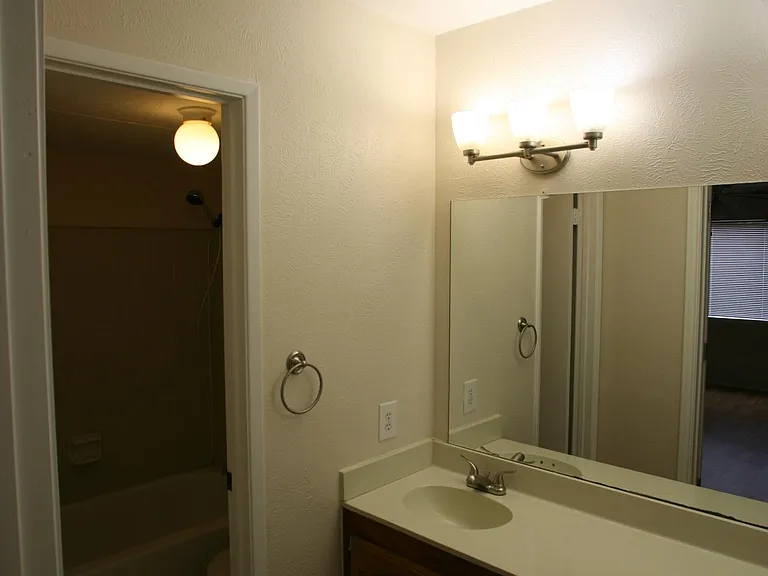 1332 Milford Dr — Photo 16