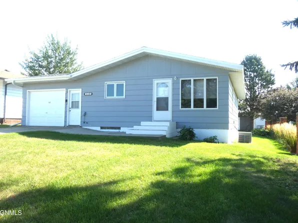 225 5th St E, Napoleon, ND 58561