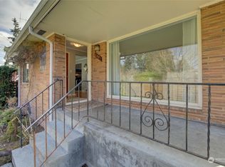 2001 NE 113th St, Seattle, WA 98125