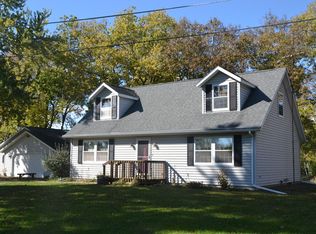 7166 S Rock Nation Rd, Dixon, IL 61021