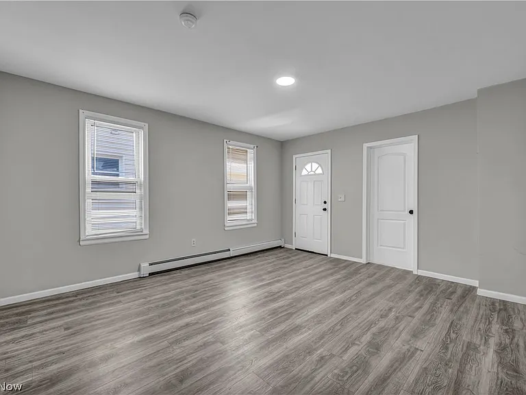 3010 Daisy Ave #UP — Photo 2