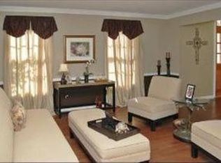 417 Martin Ct, Barrington, IL 60010