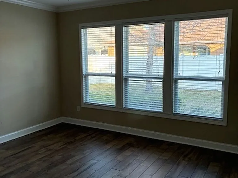 102 Miller Ct — Photo 14
