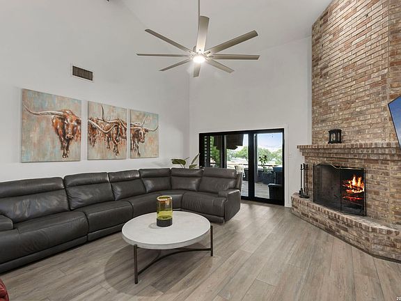 5th image of 107 Tapatio Dr E