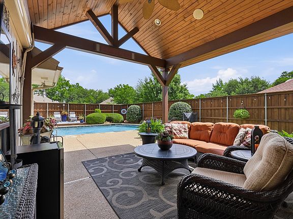 3rd image of 600 Quail Ln