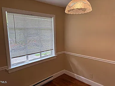 Building Photo - 410 W Markham Ave #1