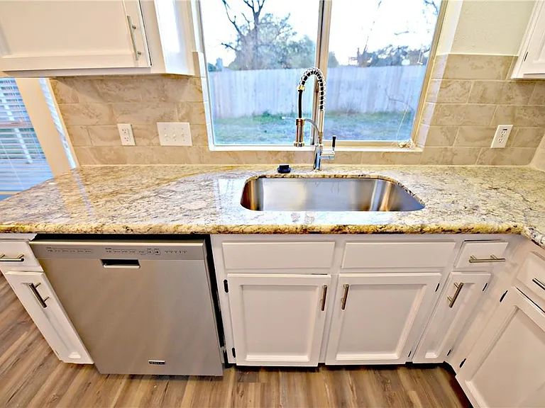 805 Lone Tree Ct — Photo 8