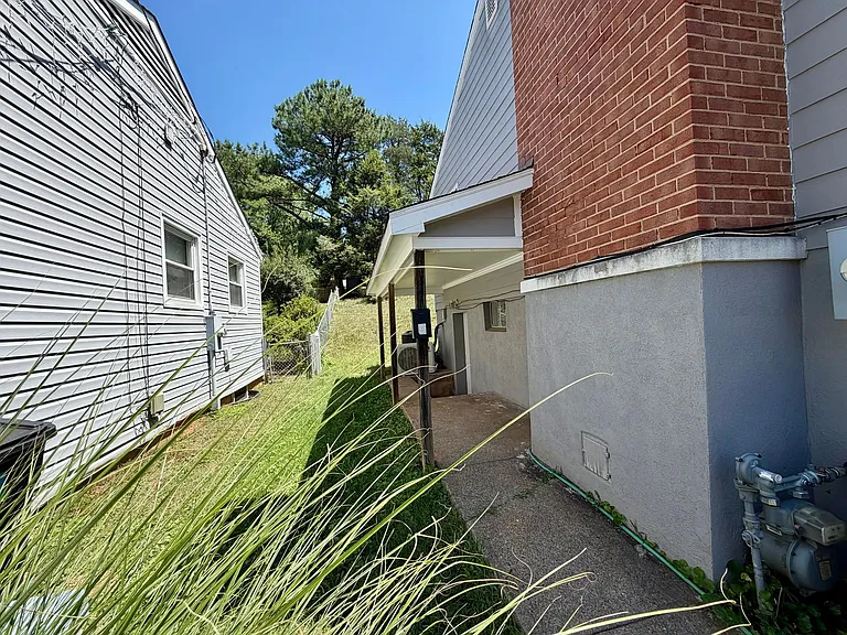 1212 Agnese St #B — Photo 2