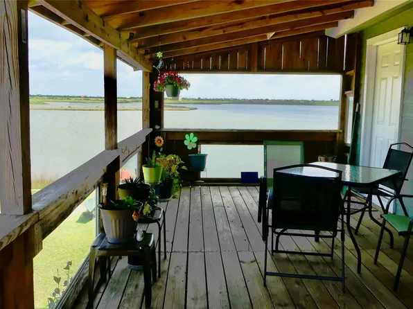 4432 Swan St, Hitchcock, TX 77563