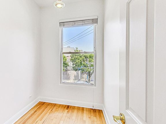 3rd image of 1727 W Newport Ave #B