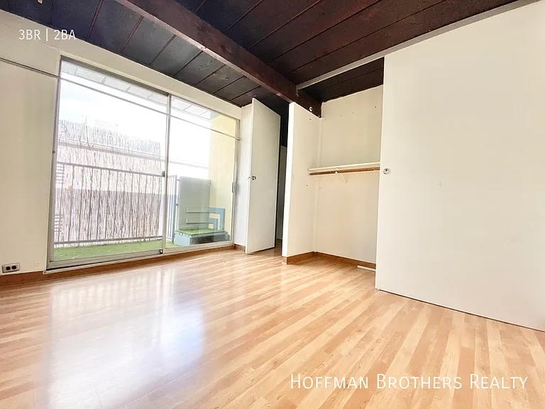 2342 Silver Ridge Ave #1 — Photo 3