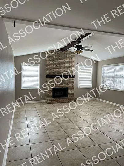300 Woodale Dr #C