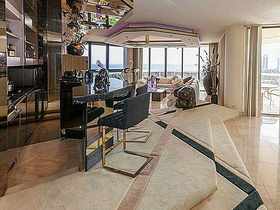 4th image of 20191 E Country Club Dr APT 1807