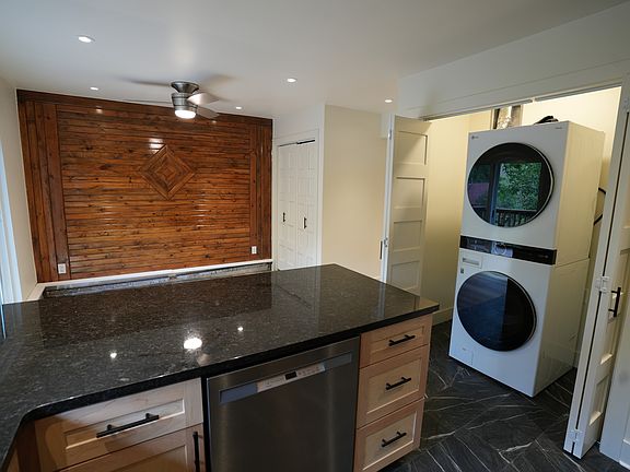 5th image of 625 Davis Dr APT 4