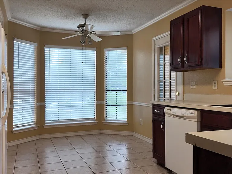 12331 Yarmont Way — Photo 6