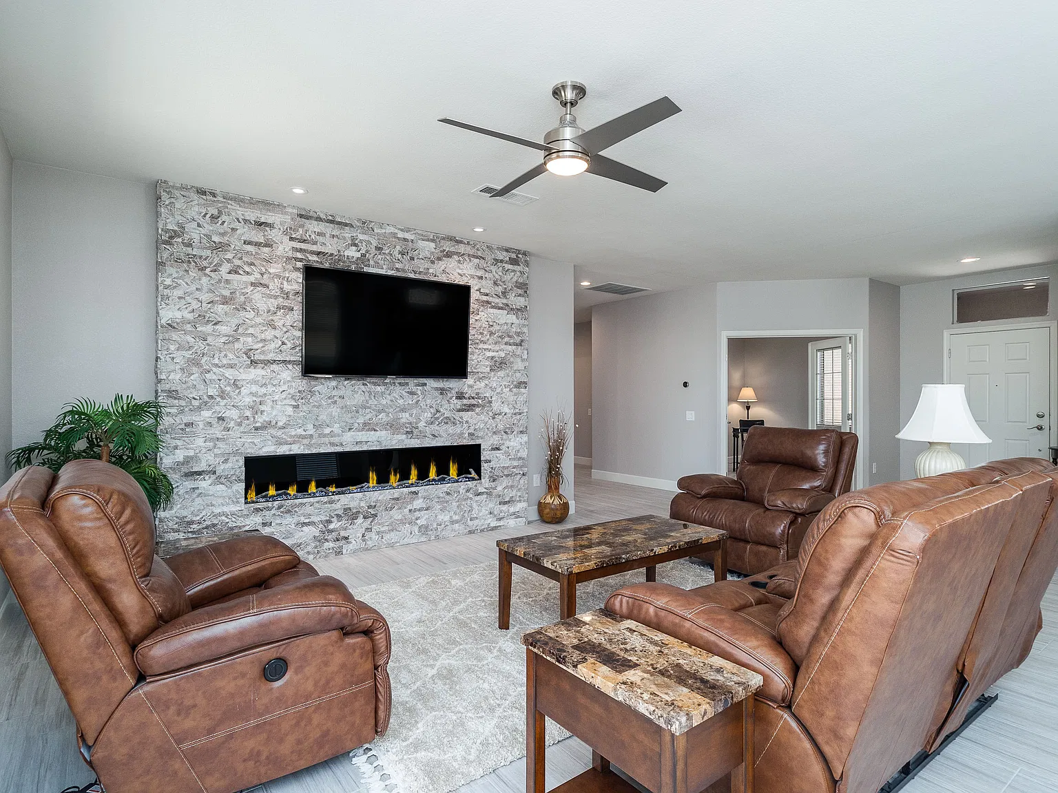 2 bed, 2014 sqft, $3,500 — Photo 4
