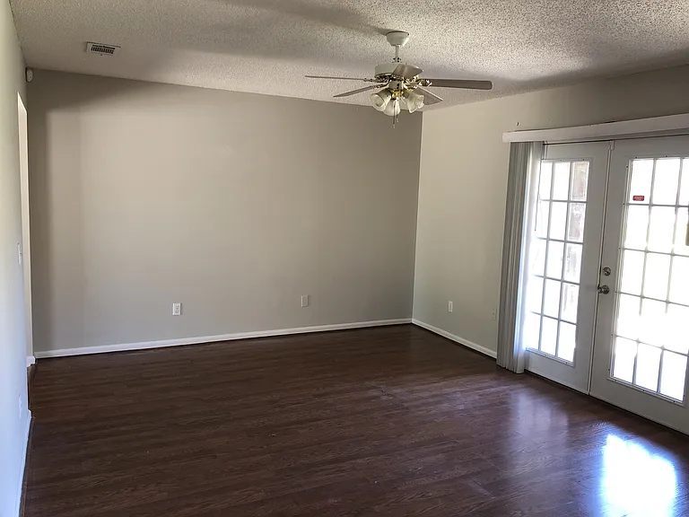 912 Granger Dr — Photo 4
