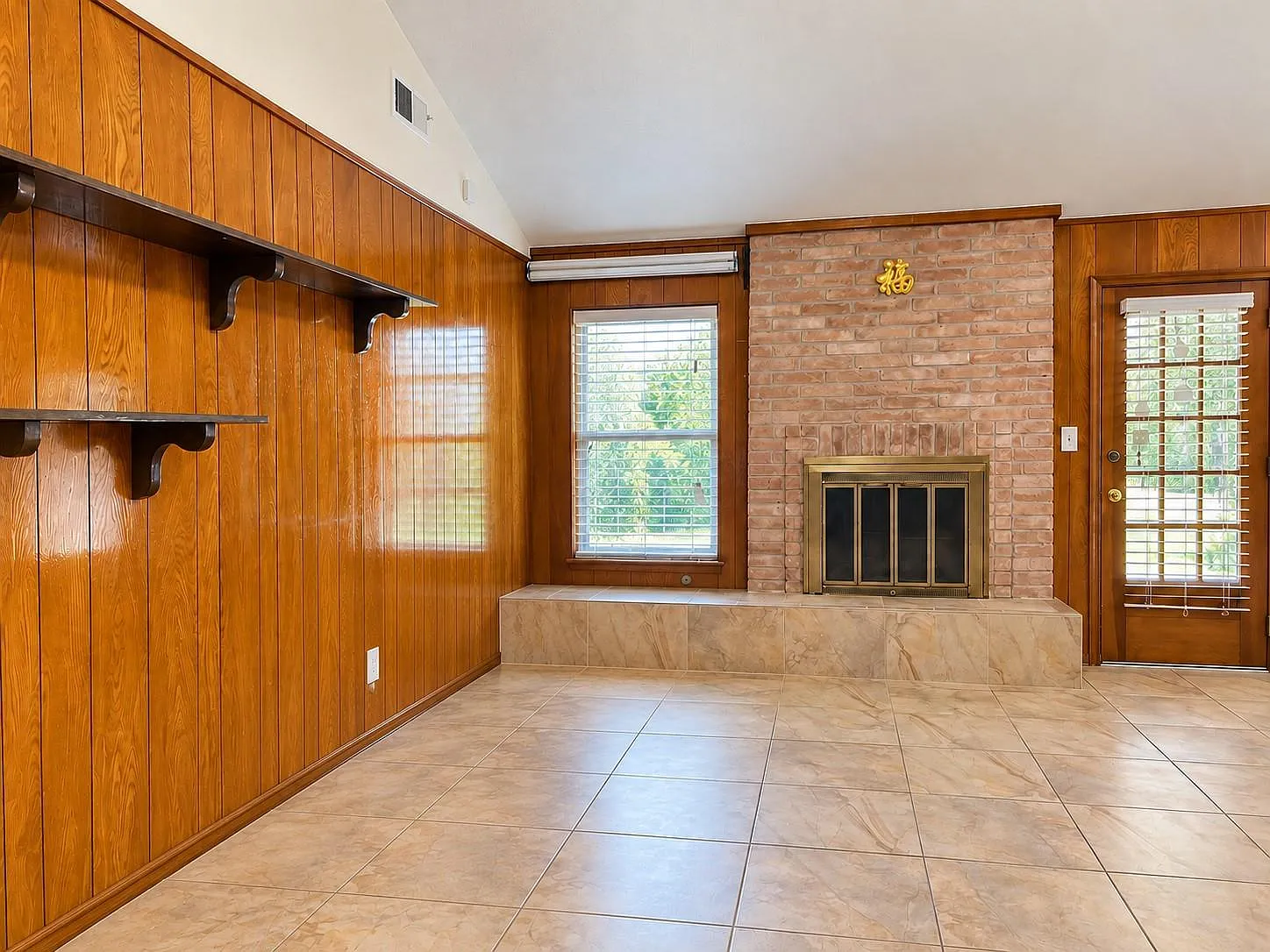 4 bed, 2.0 bath, 1755 sqft, $2,300 — Photo 4