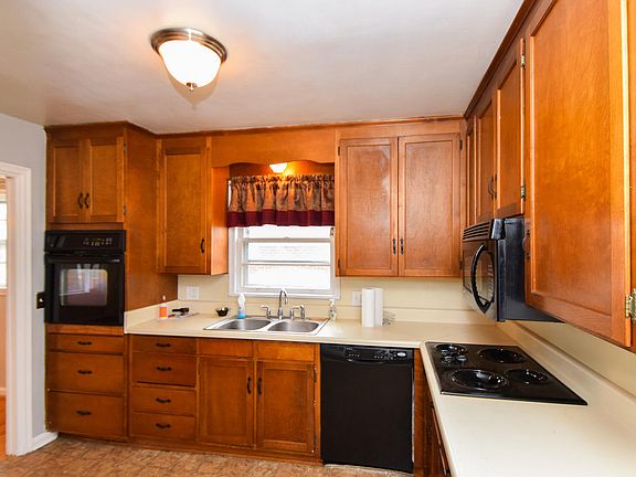 4th image of 3129 Fleetwood Ave