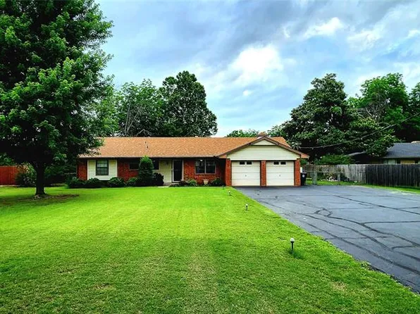 4909 N Council Rd, Bethany, OK 73008