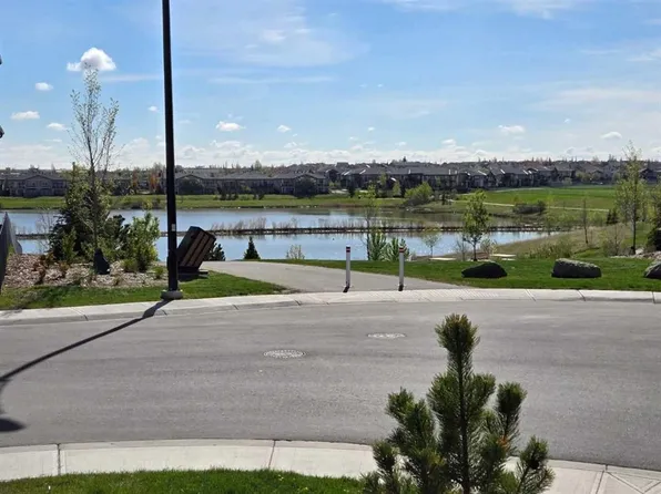 1260 E Chinook Gate Bay SW, Airdrie, AB T4B 5J2