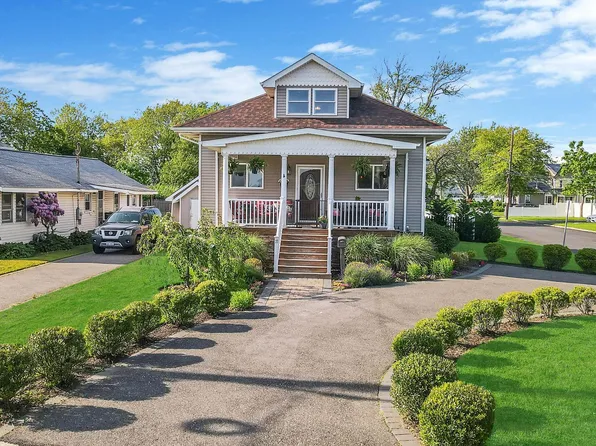 37 Brightwood Street, Patchogue, NY 11772