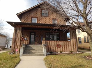 812 S Locust Ave, Freeport, IL 61032