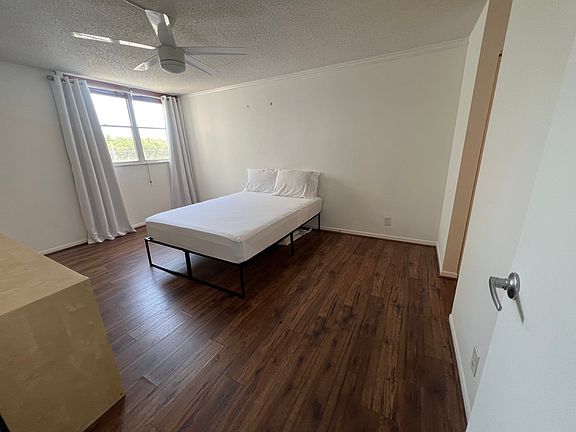 3rd image of 2821 N Miami Beach Blvd #4Q