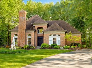 32391 Regency Ct, Avon Lake, OH 44012