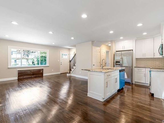 4th image of 14 Hinton Ave