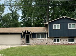 5495 Lake Vista Dr, Waterford, MI 48327