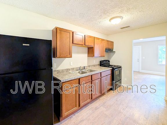 2nd image of 3534 Fern St