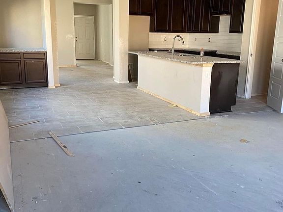 3rd image of 15211 Comanche Garden