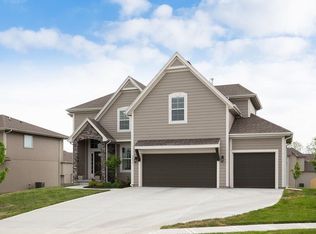 5213 Meadowsweet Ln, Shawnee, KS 66226