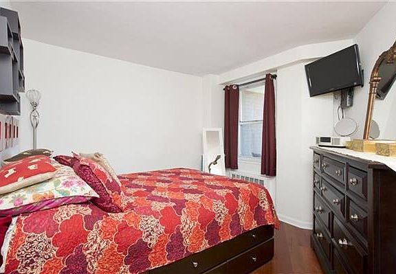 4th image of 5800 Arlington Ave APT 15R