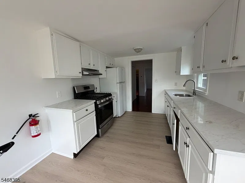 2 bed, 1.0 bath, $2,150 — Photo 4
