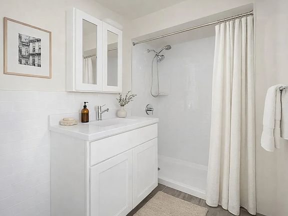 4th image of 47 W 13th St #5C