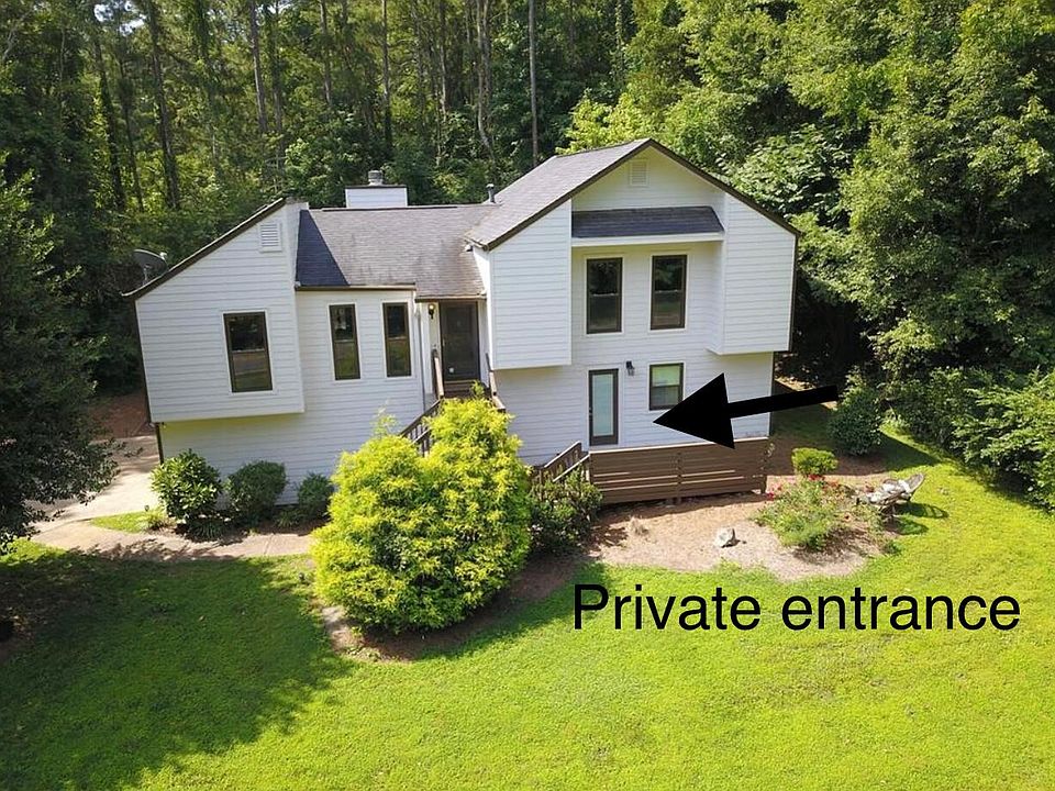 The guest apt has a separate and private entrance