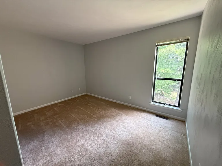 4554 Summerset Dr — Photo 9