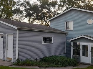 30 Lilac Ave, Fox Lake, IL 60020
