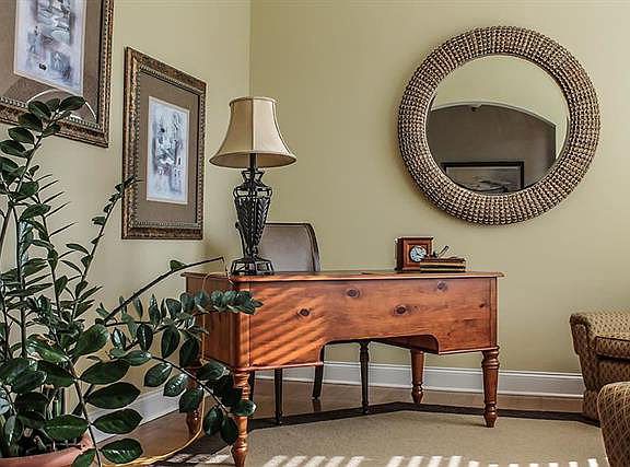 4th image of 1019 Creekwood Cir