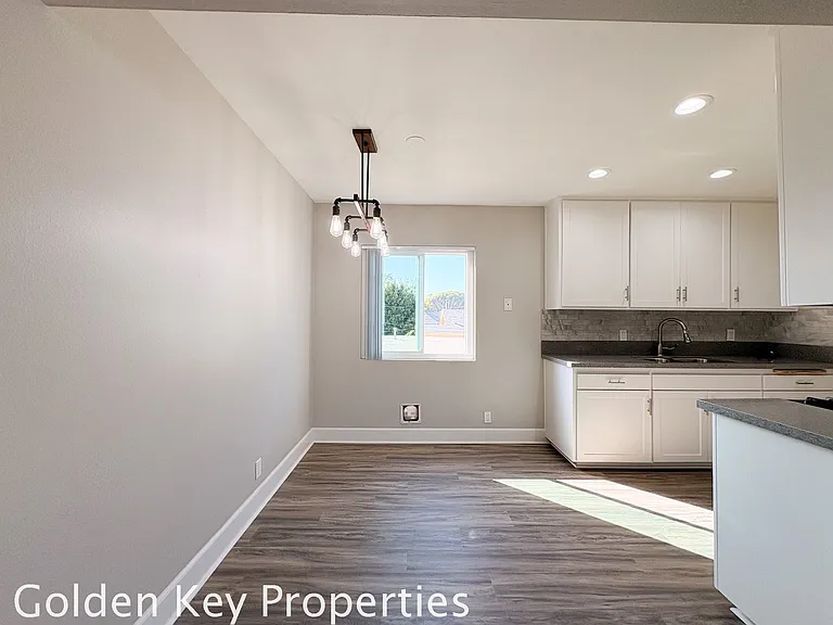225 S Ditmar St #J — Photo 9