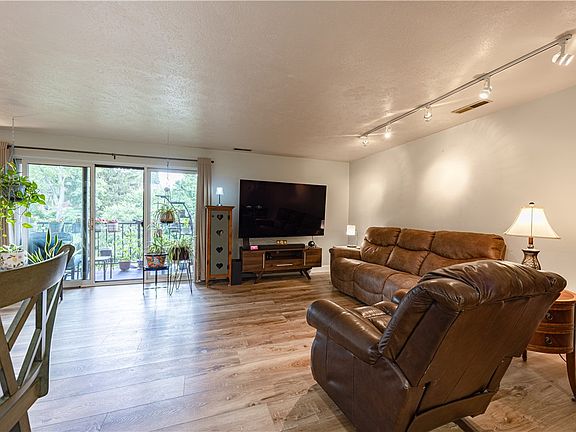 4th image of 7509 Penn Bridge Ct