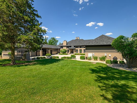 3rd image of 4023 Cedar Hills North Dr