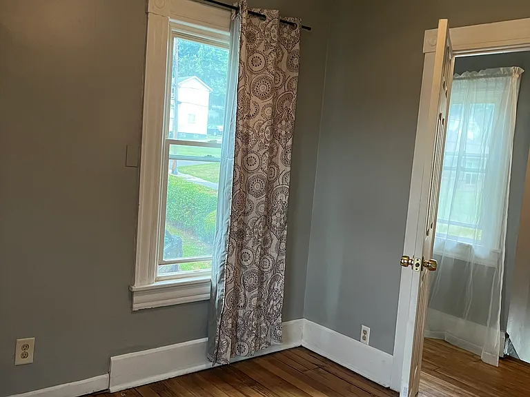 305 Russell St — Photo 13