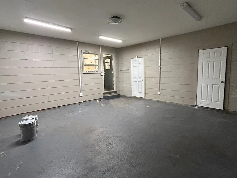5555 Wayneland Dr — Photo 15