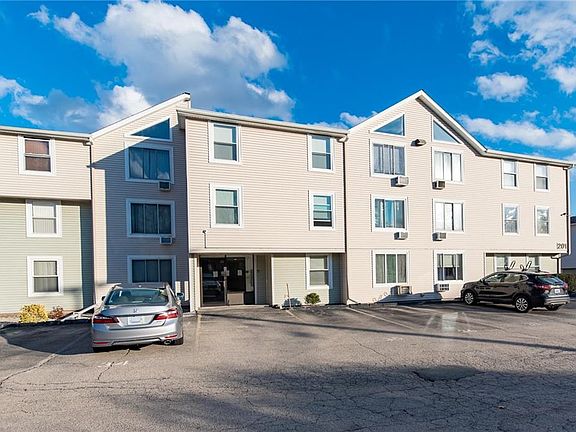 2nd image of 201 Woodlawn Ave APT 103