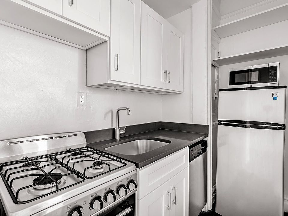 1st image of 140 Waverly Pl APT 3C
