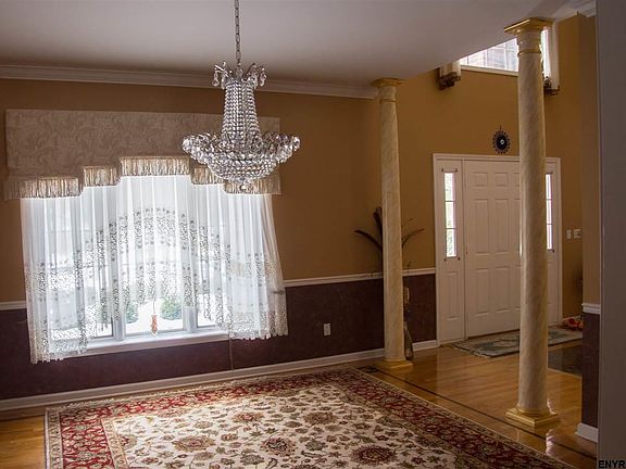 4th image of 805 Huntington Ct